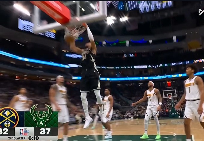 NINEGAMES-根本拦不住！字母哥写意转身轻松双手暴扣